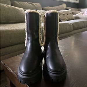 Express Black Shearling-Lined Winter Boots